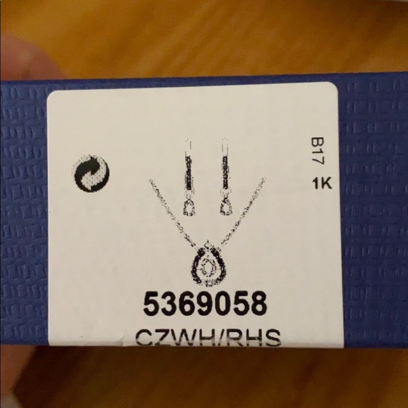 NWT Swarovski Moving Pendent & dangling earrings